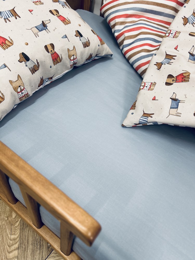 Prześcieradło dziecięce z bawełny premium – miękkie i oddychające, idealne do łóżeczka niemowlęcego.