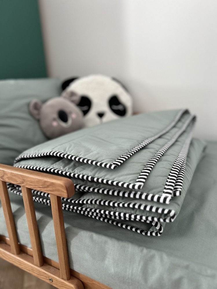 Pikowana narzuta na łóżko szałwia z lamówką 105x155cm 