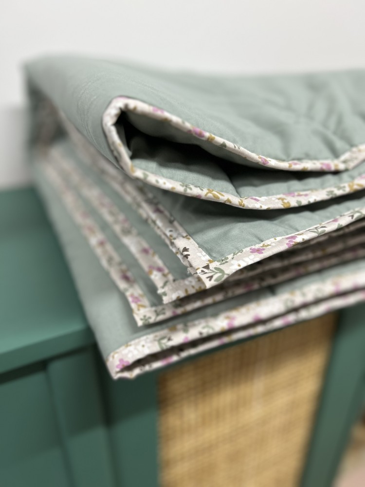 pikowana narzuta na łóżko dla dziecka