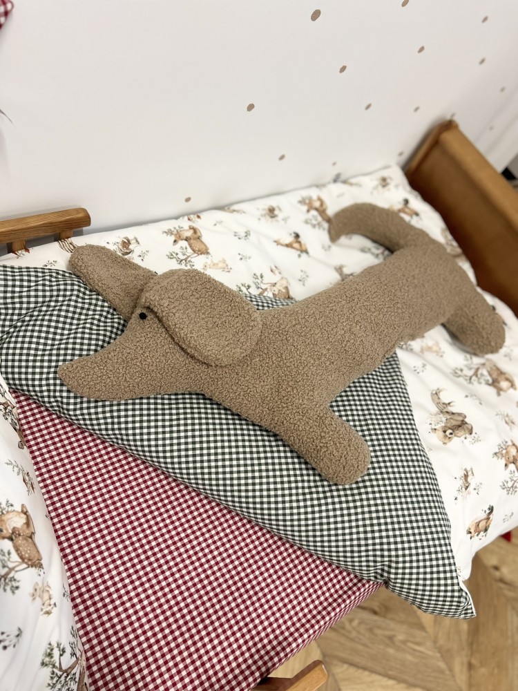 Poduszka jamnik handmade z tkaniny bouclé | Maskotka jamnik